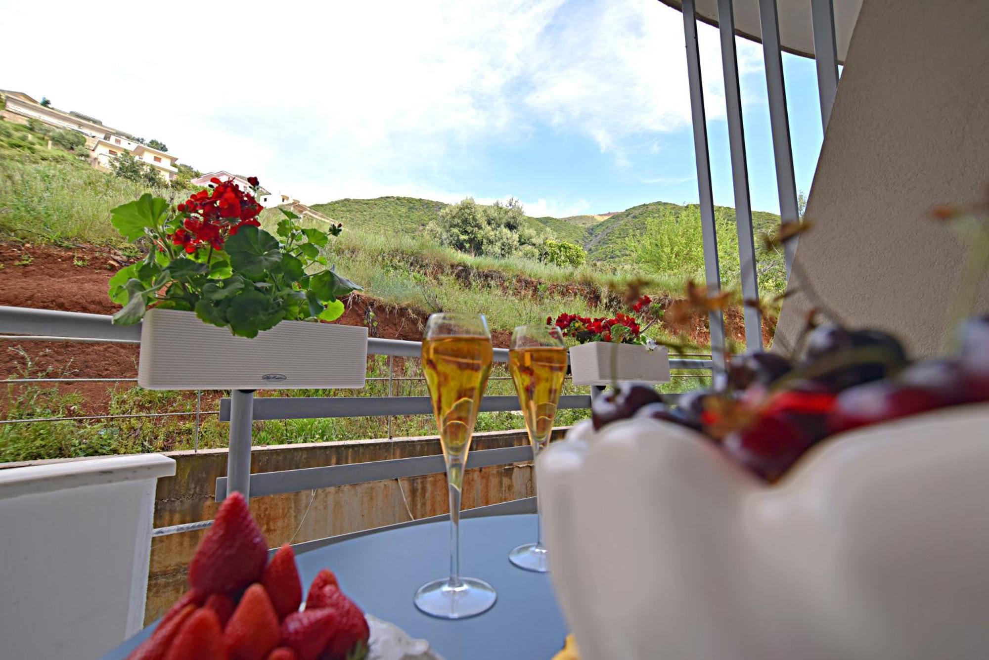 Sunrise Suites Vlorë Exteriör bild