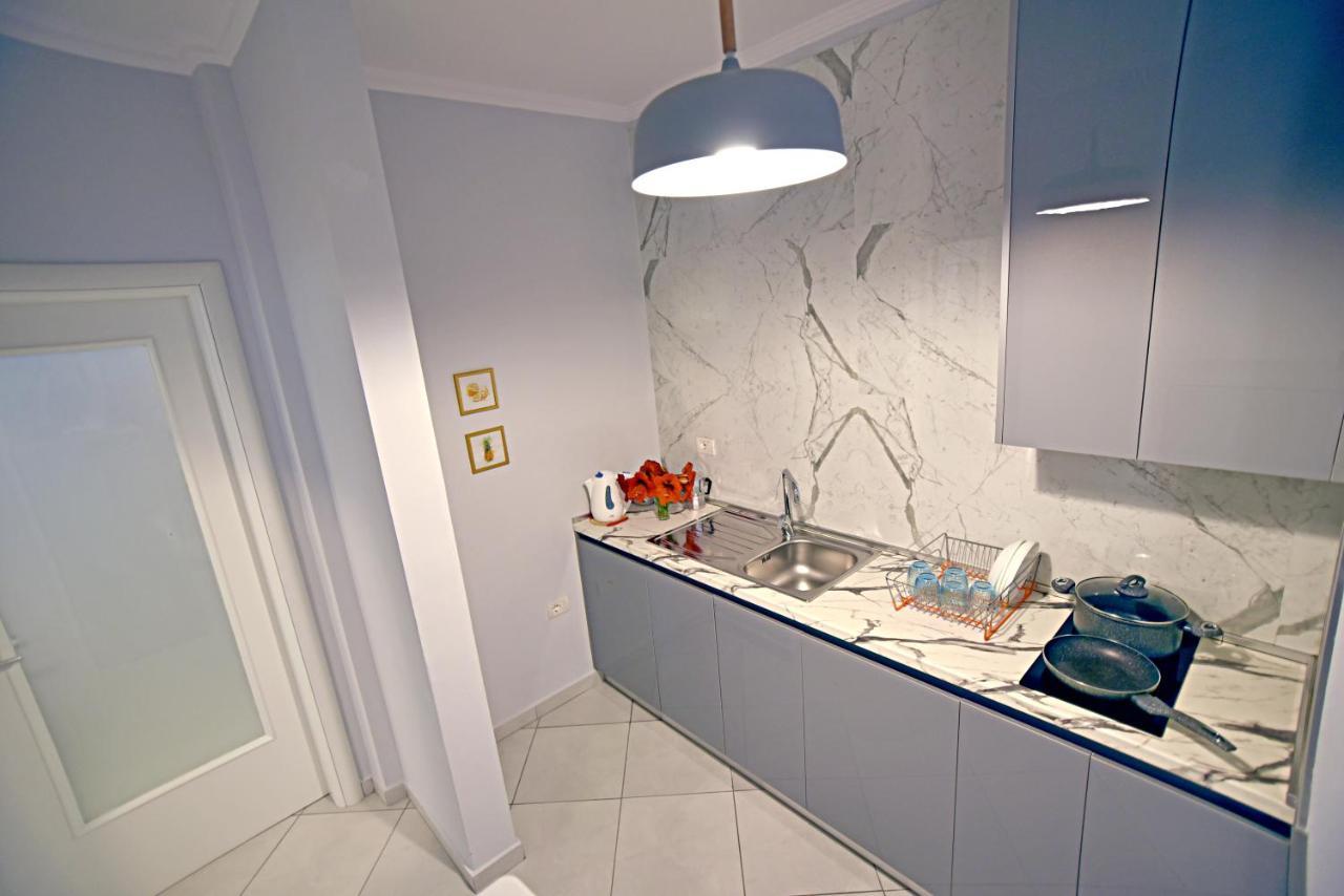 Sunrise Suites Vlorë Exteriör bild